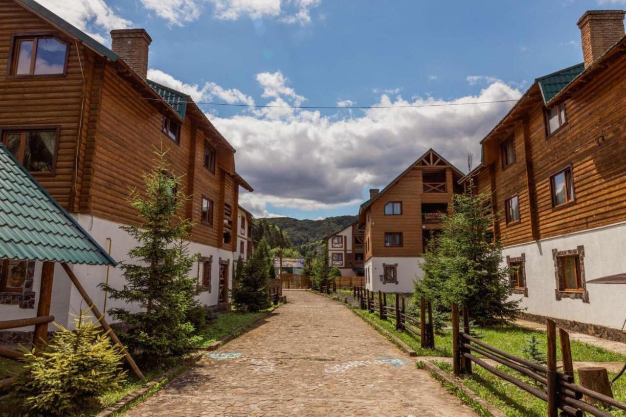 Edelweiss Carpathians Migovo Hotel Buitenkant foto