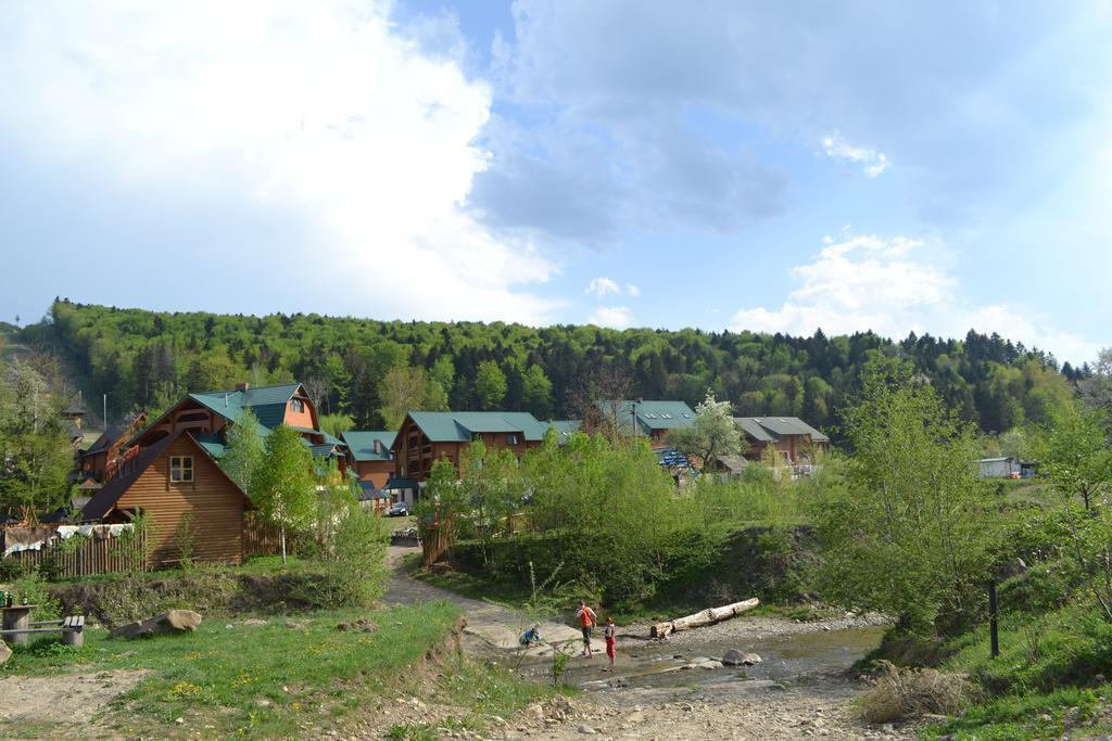 Edelweiss Carpathians Migovo Hotel Buitenkant foto